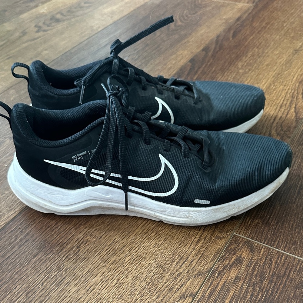 Nike Men's Black and White Sneakers